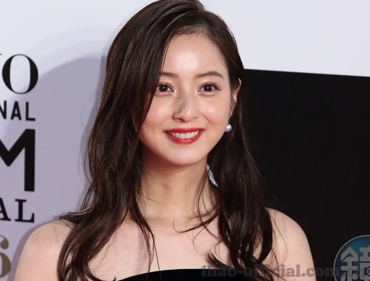 足球比分9比1-从9比1看足球，一场比分背后的战术博弈与人性光辉